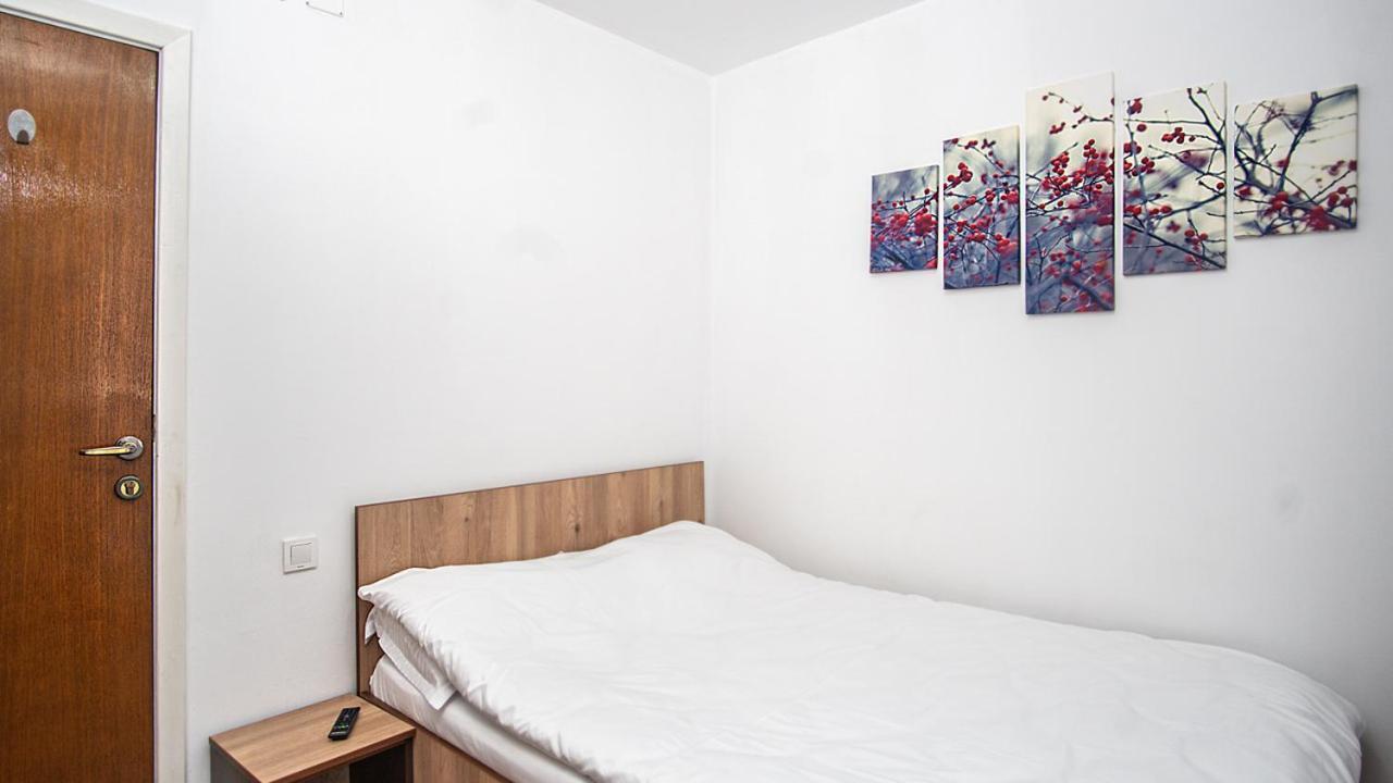 Hotel La Platouri Voluntari Εξωτερικό φωτογραφία